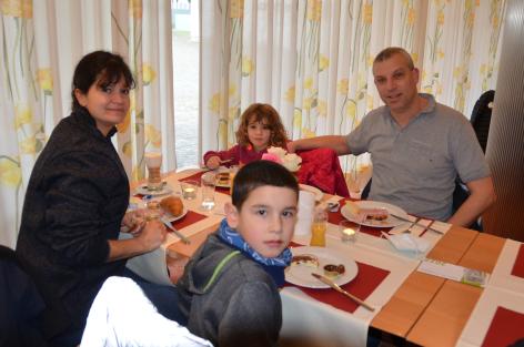 Alain und Valerie mit Leah und Noah Alain und Valerie mit Leah und Noah