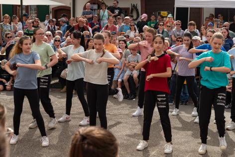Move 'n' Dance Move 'n' Dance