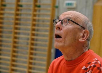 Ein UFO? Nein, bloss ein Volleyball ... Ein UFO? Nein, bloss ein Volleyball ...