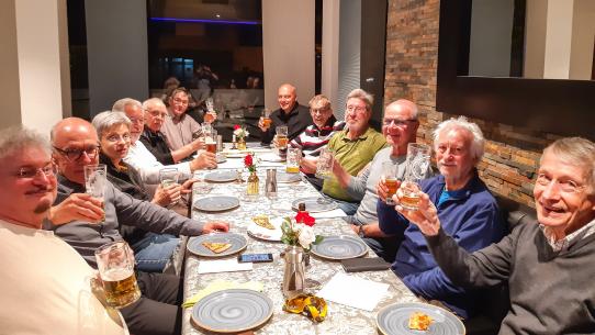Nach dem anstrengenden Turnier das verdiente Bier Nach dem anstrengenden Turnier das verdiente Bier
